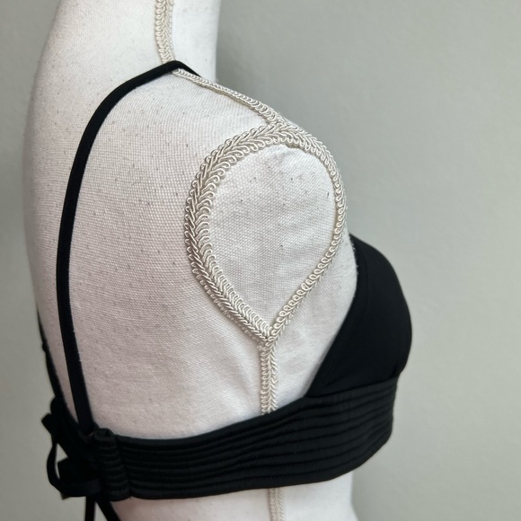 SEAFOLLY AUSTRALIA BLACK BIKINI CRISS CROSS SWIMSUIT TOP SIZE 16 NEW - Picture 3 of 6